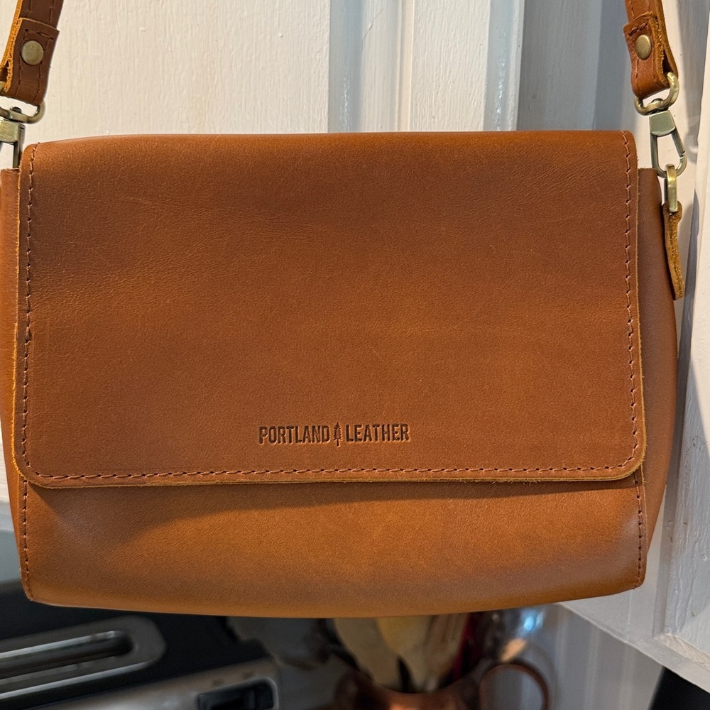 Portland Leather Tan Crossbody Bag - Picture 6 of 6